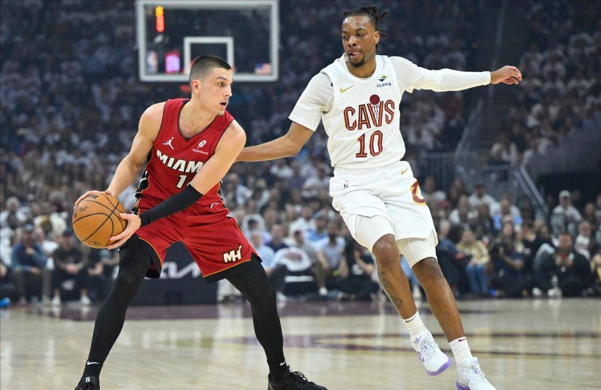 开云体育比分关于Karsa连续二十场比赛得分超过大比分获胜，热火不断突破！的信息