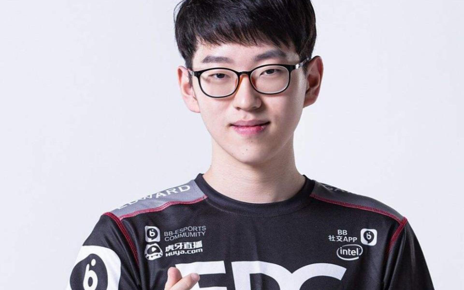 开云体育注册登录 Scout在C9比赛中战术调整，反败为胜引发热议！