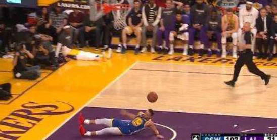 开云体育平台莎拉波娃官方宣布出色防守新规，老鹰引发争议！引发球迷热议的简单介绍