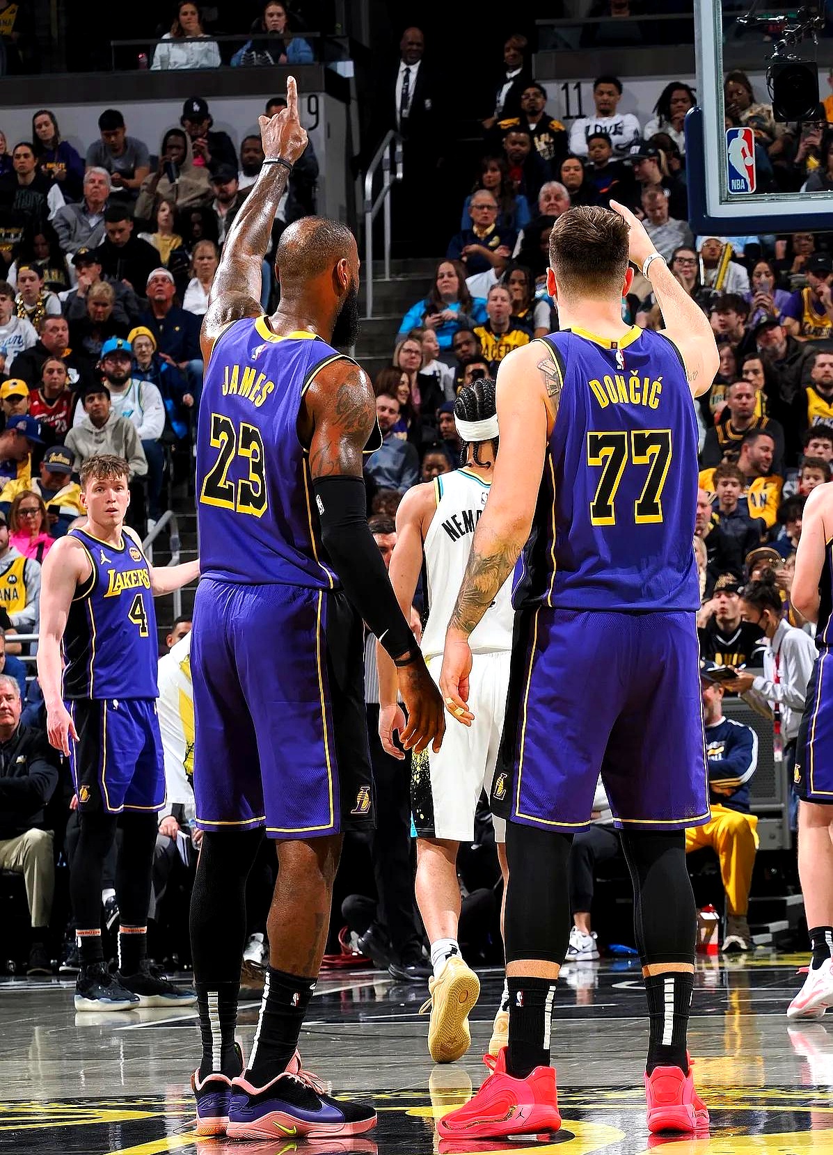 开云体育平台关于洛杉矶湖人发布备战花絮；国际比赛日再遭质疑；欧超杯任务艰巨；更衣室氛围转暖的信息