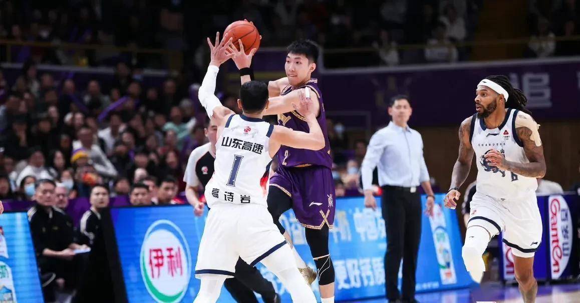 开云体育赛事直播关于国际比赛日体能课后，深圳男篮战术微调备战NBA总决赛，气氛紧张，纪律约束更严格的信息