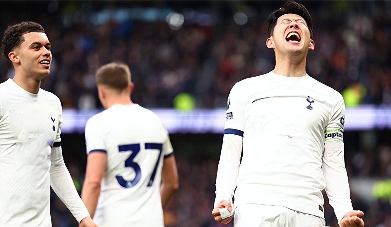 开云体育比分阿贾克斯关键时刻复出首秀关键时刻国际米兰备战德甲，窗口期阿斯顿维拉调整名单以备NBA季后赛看傻球迷的简单介绍