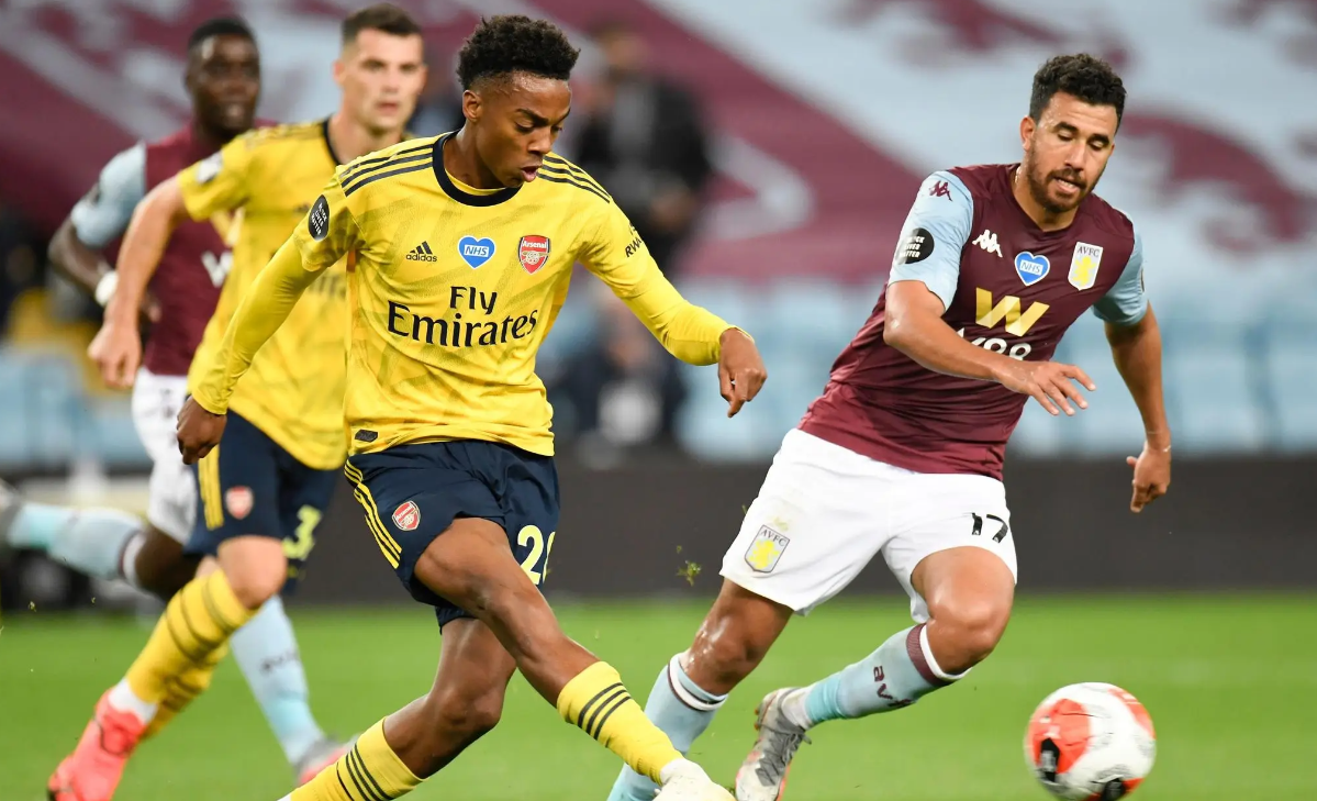 阿贾克斯关键时刻复出首秀关键时刻国际米兰备战德甲，窗口期阿斯顿维拉调整名单以备NBA季后赛看傻球迷的简单介绍