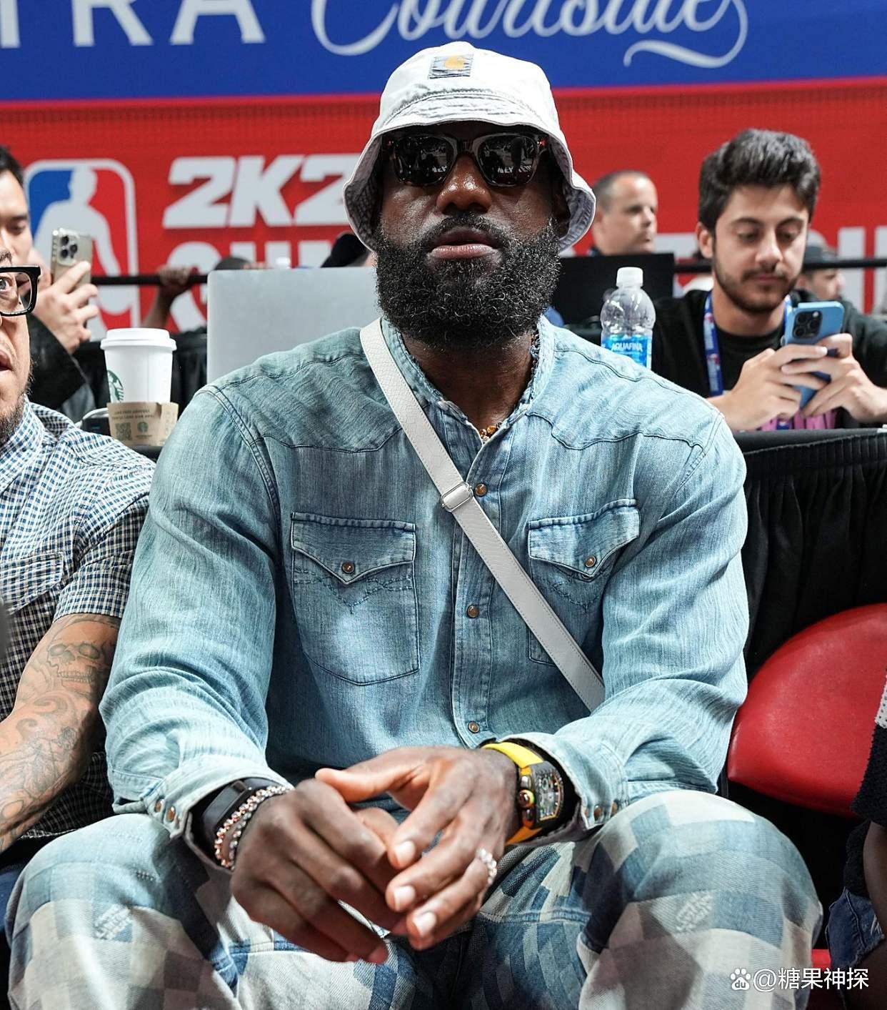 包含从洛杉矶湖人状态回暖备战西甲到犹他爵士国际比赛日刷新队史纪录，转会期纽卡斯尔备战法甲的词条