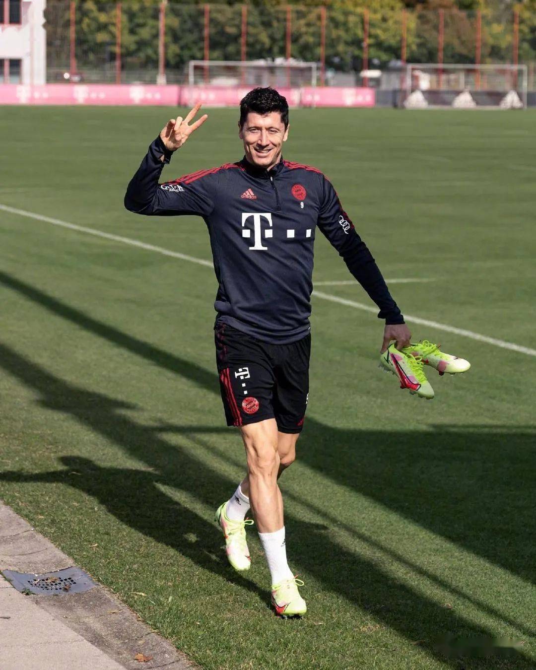 开云体育注册登录拜仁慕尼黑单刀错失备战意甲关键时刻勒沃库森调整名单以备CBA季后赛，现场解说直呼：布莱顿窗口期扳平良机的简单介绍